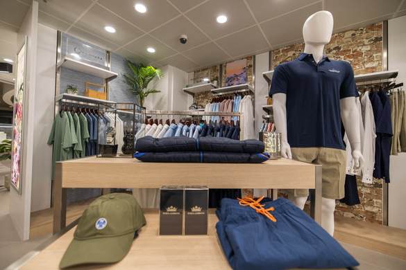 Azamara Cruises Shops © Tim Faircloth, Azamara Cruises1.jpg